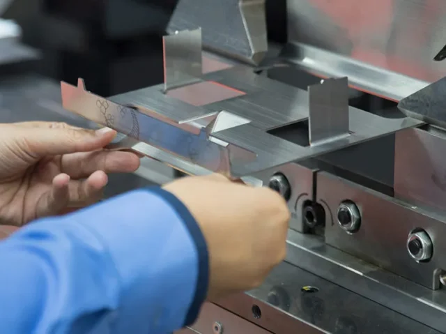 Compressed Air Applications in Fiber Laser (2) Compressed Air Applications in Fiber Laser